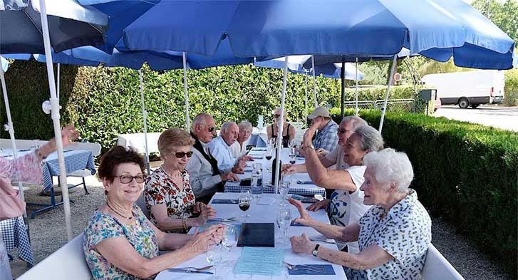 exec-lunch-727-393